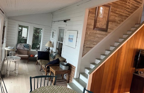 Syracuse Cottage | Wawasee cottage Pier 523
