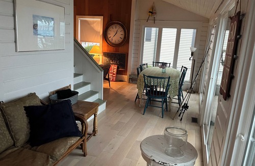 Syracuse Cottage | Wawasee cottage Pier 523