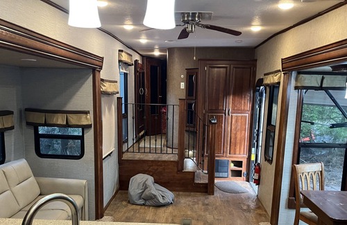 Lee County House | Way, way off the grid in a Lux RV 25 minutes from Austin