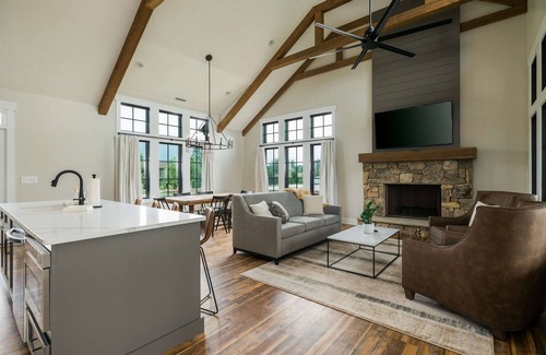 Waynesville Hotel | Waynesville Inn and Golf Club, Tapestry Collection by Hilton