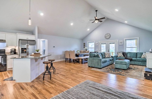 Waynesville Cottage | Waynesville Smart Cabin w/Hot Tub & Views!