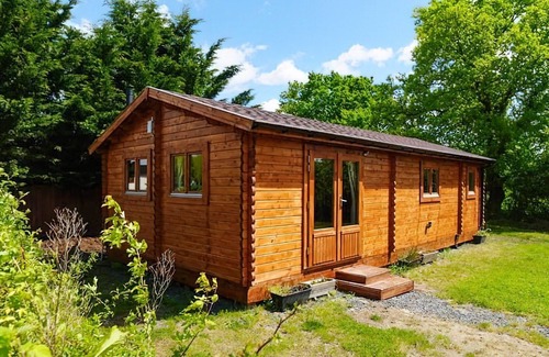 Wincanton Cottage | We adore the peaceful rural setting of this cosy lodge, with a great village inn just 1 mile away.