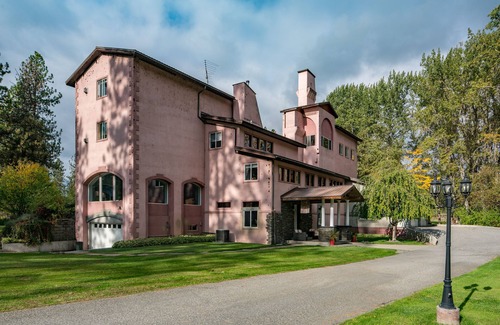 Evans House | We Feature Premium Lodging Located Just Outside Of Kettle Falls WA.