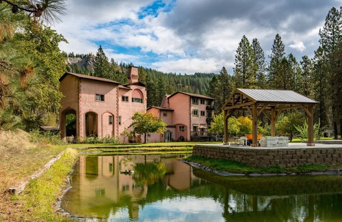 Evans House | We Feature Premium Lodging Located Just Outside Of Kettle Falls WA.
