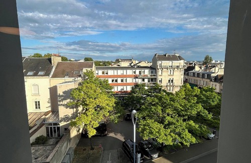 Barbatre Apartment | We Live In R - Suite 201