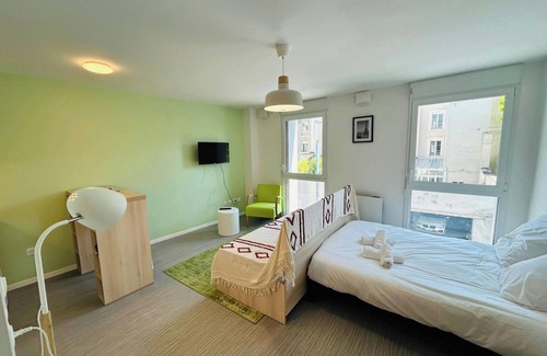Barbatre Apartment | We Live In R - Suite 203