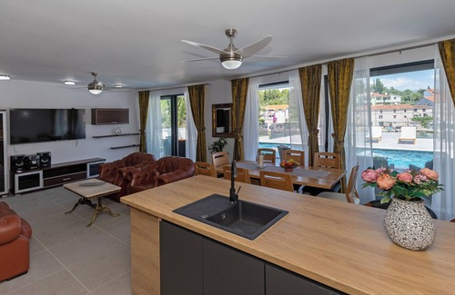 Slivno Villa | We offer amazing villa for 8 person with private boat space, pool and garage