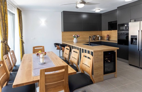 Slivno Villa | We offer amazing villa for 8 person with private boat space, pool and garage