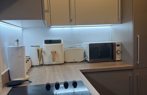 Gascoigne Apartment | Wealth Luxury Two Bedroom Double Ensuite with Balcony View!