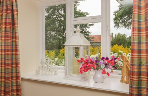Staddlebridge Cottage | WEBSTONE HOUSE, pet friendly, with open fire in Osmotherley