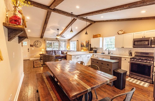 Bryson City Cabin | Weddings, Retreats, Large Groups: 3LittleBearsRetreat