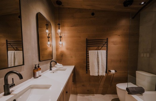 Sea to Sky Highway Cabin | Wedge Mountain Lodge & Spa - Pool, Spa, Theatre +