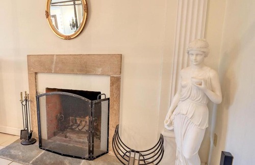 Williamsburg Hotel | Wedmore Place