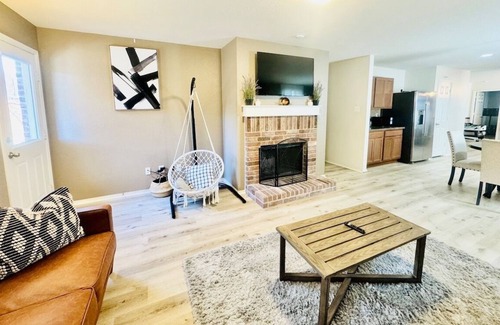 Frisco House | Weekday Escape - near UNT Frisco & The STAR