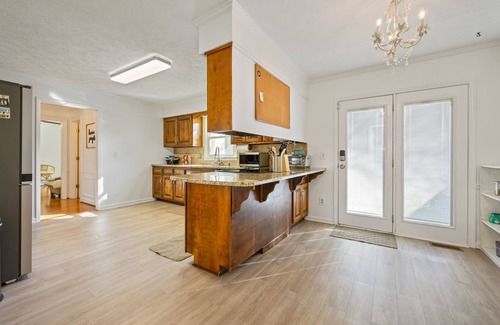 Town Center House | Weekday Specials! 2-Story Near KSU w/Cozy Deck