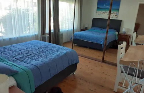 Mount Warrigal House | Weekday worker FIFO/DIDO accom for up to 8 people