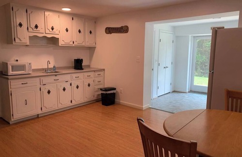 Livingston House | Weekend at Bernie's Lake Anna