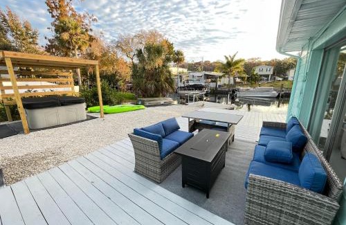 Weeki Wachee Gardens House | Weeki Wachee Retreat Canal home with hot tub kayaks canoe and boat with trolling motor included