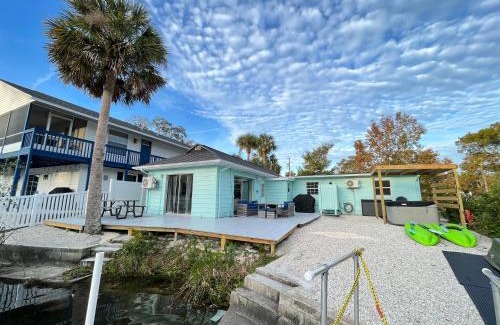 Weeki Wachee Gardens House | Weeki Wachee Retreat Canal home with hot tub kayaks canoe and boat with trolling motor included