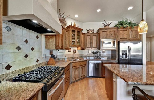 Desert View House | WEEKLY & MONTHLY DISCOUNTS! Resort Style Executive Home On 1.25 Acres