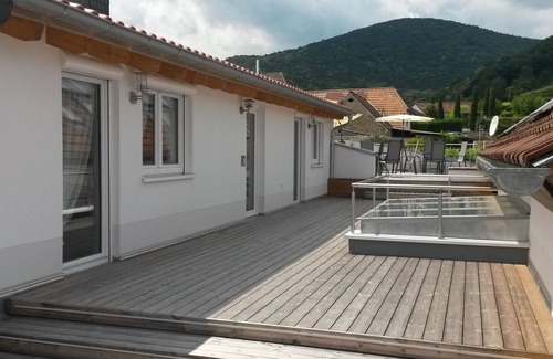Neustadt-Hambach Apartment | Weinhaus Kruppenbacher - Fewo, Dusche, WC, Nichtraucher