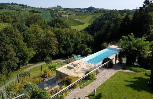 Glanz an der Weinstrasse Hotel | Weingut Essgut Schlafgut Sabathihof-Dillinger