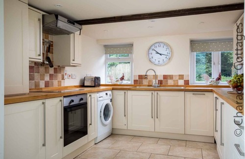 Bourton Cottage | WEIR COTTAGE, family friendly, with open fire in Bourton-On-The-Water
