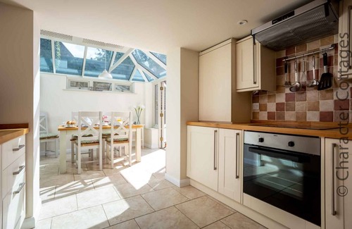 Bourton Cottage | WEIR COTTAGE, family friendly, with open fire in Bourton-On-The-Water