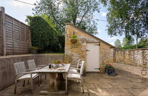Bourton Cottage | WEIR COTTAGE, family friendly, with open fire in Bourton-On-The-Water