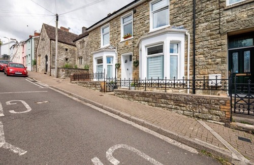 Bridgend Cottage | Welcome to your home away from home in the heart of Bridgend`s historic conservation area!