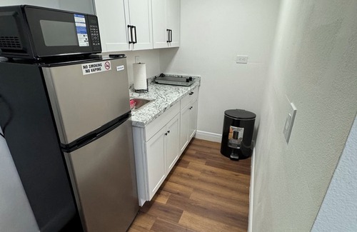 Orient Park Apartment | WELCOME 2 MI PRIVATE CASITA 1-bedroom apartment in charming Tampa with WiFi, AC