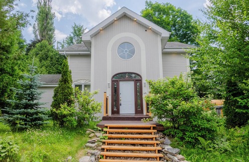 St-Adolphe-d'Howard Ski Chalet | Welcome to our charming cottage in Saint-Adolphe-d'Howard!
