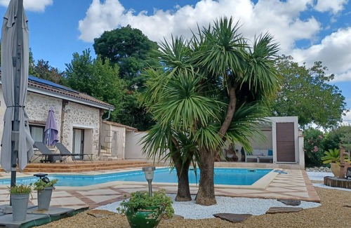 Montagnac-sur-Auvignon House | Welcome to the cottage of the pebble.