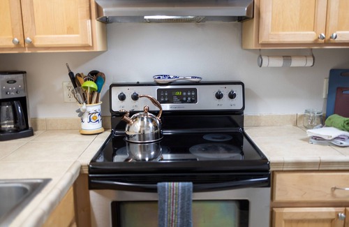 Portland Condo | Welcome home. Pet-friendly cozy nest with Park and River view.