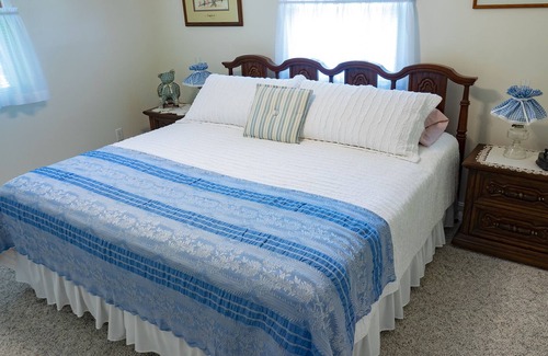 Syracuse Apartment | Welcome Home to Grandma"s Suite