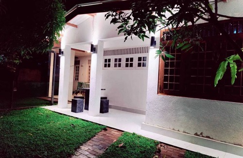 Mount Lavinia House | Welcome to 2 Bedroom Vacation Home "Araliya Uyana Residencies" - Colombo