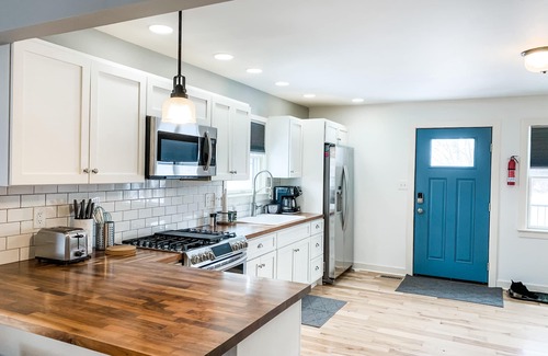Indianapolis House | Welcome Race Fans! - Oversize Parking - Firepit - Mural - West Indy - Brownsburg