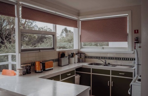 Freycinet House | Welcome to Beaumont at Freycinet, at the base of the majestic Hazards Mountains!