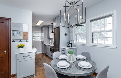 Kutzky Park House | Welcome to Asfar House – Walk to Mayo Clinic - 3BR Comfort - Fast WiFi