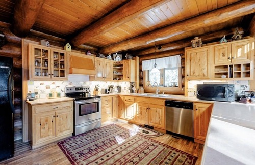 Breckenridge Park Estates Cabin | Welcome to Baldy Bear Cabin - Your Ultimate Mountain Retreat!