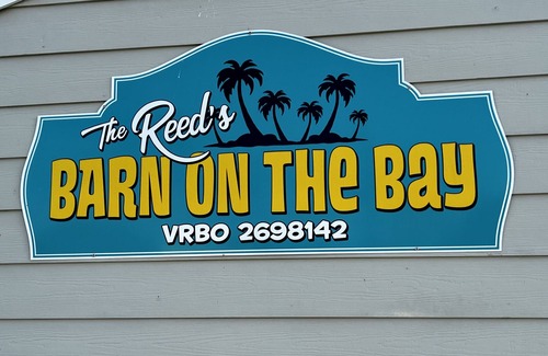 Palacios House | Welcome to "Barn on The Bay" 4bdr w 300' Lighted Pier on Turtle Bay