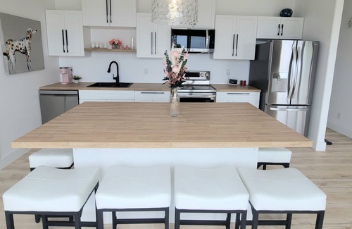 Grand Bend Apartment | Welcome to BeachBabe, right on the main beach with incredible views!