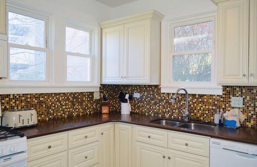 Morgantown House | Welcome to Blue and Gold Getaway!