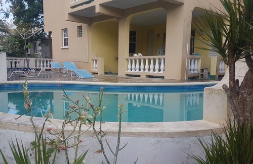 Cane Garden House | Welcome to Canewood Manor. Host: Candi and Glen.