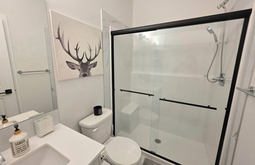 Northwest Calgary House | Welcome to Casa Livingston! Kick back and relax in this calm, stylish space