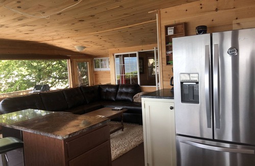 Malletts Bay Cottage | Welcome to Cedar Ledge! 270 Degree View of Lake Champlain