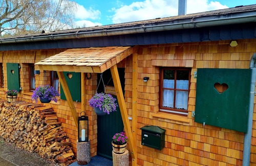 Lenzkirch House | Welcome to Chalet Tannenhäusle with whirlpool and sauna