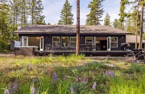 Ronald Cabin | WELCOME TO CHATEAU TAMARACK Private+Backs up to Suncadia+Pets OK+HotTub