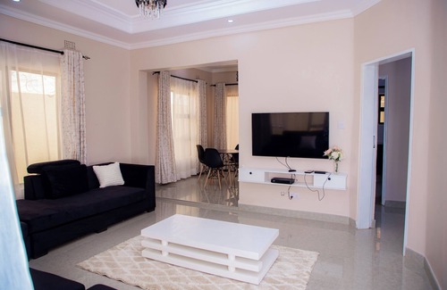 Lilongwe Apartment | Welcome to Comfy 2bedroom Apartment where privacy and security are our priority.