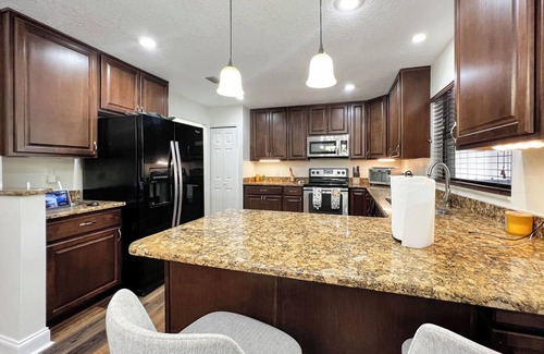 Apopka House | Welcome to Dreamland: Over 1 acre of Private living, lodging & celebrations!